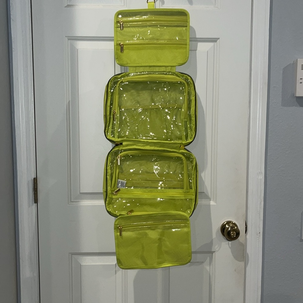 For your traveling needs great toiletry bag plenty of room! Vibrant color, green